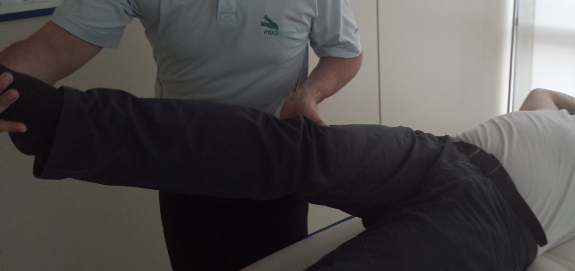 Reactivar la circulación sanguínea de la zona de la cadera es otro de los beneficios de los masajes.  
